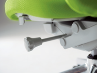 事務用チェアー「ＥＮＥIＲ」のロッキング強弱調節機構